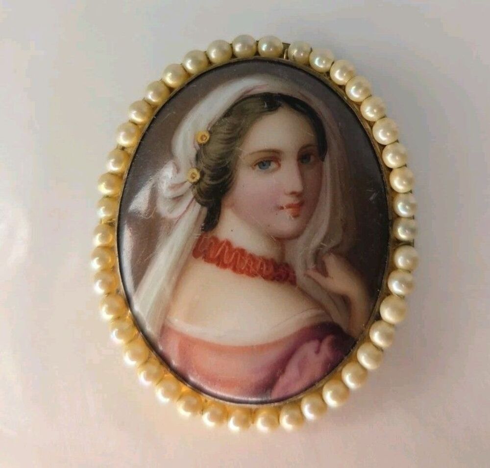 1890s Victorian Porcelain Hand Painted Portrait Set In 8k Gold Plated Metal